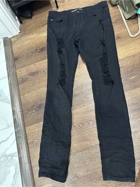 Express Women’s Black Distressed Skinny Jeans